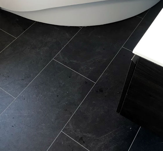 parquet stratifie flottant pour salle de bain imitation carrelage